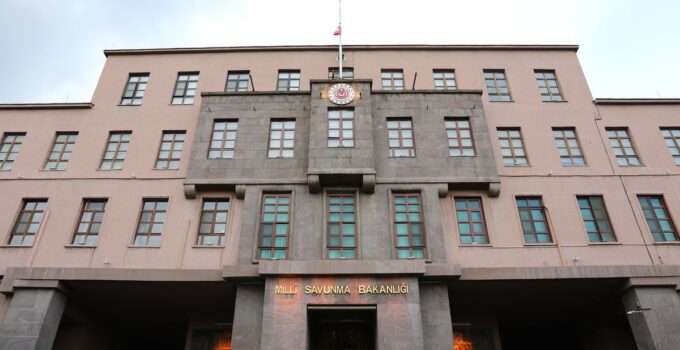 MSB, Silivri açıklarındaki gemi kazasına müdahale için bölgeye askeri unsurlar gönderdi