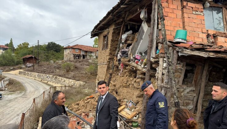 Mudanya’da sağanak su baskınına yol açtı, mahsur kalan anne ve 3 çocuğu kurtarıldı