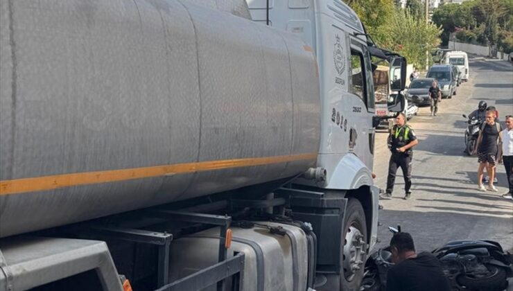 Muğla Bodrum’da su tankeri altına sıkışan motosiklet sürücüsü hastaneye kaldırıldı