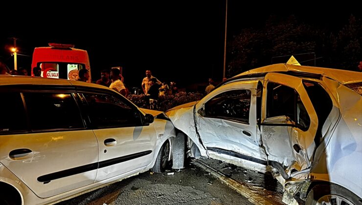 Muğla Fethiye’de iki otomobil çarpıştı, 2’si çocuk 4 kişi yaralandı