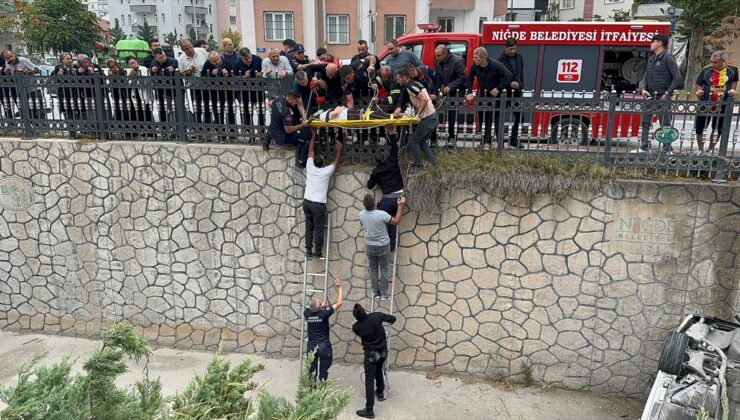 Niğde’de otomobil kanala düştü, yaralanan sürücü hastaneye kaldırıldı