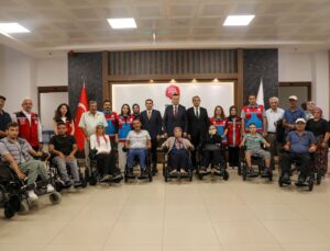 Niğde’de 21 akülü tekerlekli sandalye ihtiyaç sahiplerine teslim edildi
