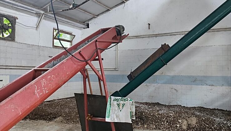 Onaysız işletmede bulunan 3 ton et-kemik unu Sakarya Arifiye’de imha edildi