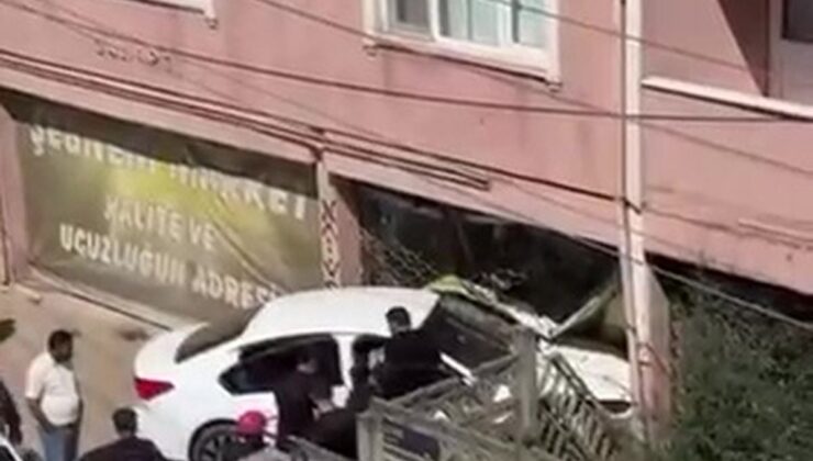 Otomobil iş yerine daldı: 1 yaralı