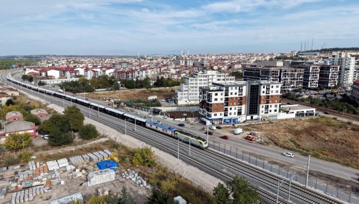 Paris’ten yola çıkan Orient Express, 70 yolcusuyla Edirne’ye vardı
