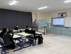 Pehlivanköy Kaymakamı esnafı, Vize İlçe Milli Eğitim Müdürü okulları ziyaret etti