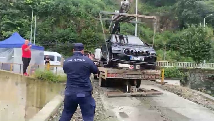 Rize Pazar’da kafes balıkçılığı eyleminde Ocaklı’nın aracını jandarma vinçle kaldırdı