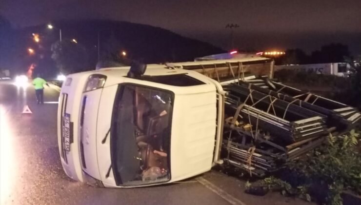 Samsun Atakum’da otomobil ile kamyonet çarpıştı, otomobildeki 4 kişi yaralandı