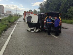 Samsun’da minibüs ile taksinin çarpıştığı kazada 2 kişi yaralandı