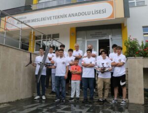 Samsun’da öğrenciler, liseler seviyesinde tek olan insansız hava aracı tasarladı