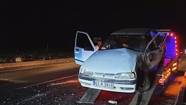 Şanlıurfa’da iki otomobilin çarpışması sonucu sürücüler yaralandı