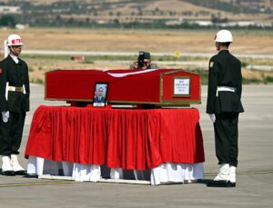 Şehit uzman çavuşun cenazesi, memleketine uğurlandı