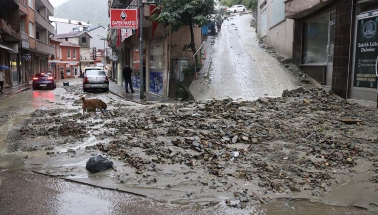 Sinop’ta etkili sağanak, Ayancık, Türkeli ve Gerze’de su birikintileri oluşturdu