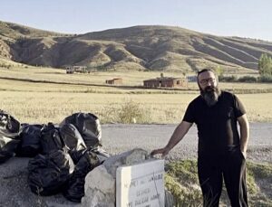 Sivas İşhan köyünde vatandaşlar çobanlarla gölette en az beş torba çöp topladı