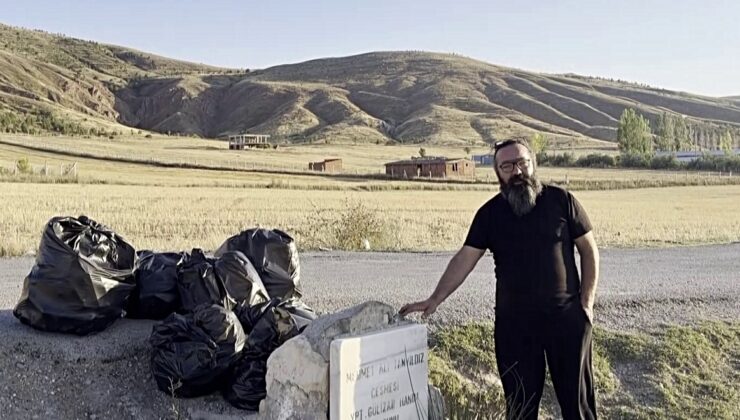 Sivas İşhan köyünde vatandaşlar çobanlarla gölette en az beş torba çöp topladı