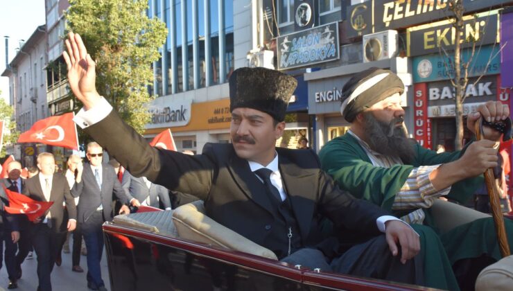 Sivas’ta Atatürk’ün Gelişi Temsili Canlandırıldı