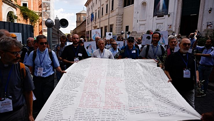 Soykırıma Karşı Rahipler, Roma’da 300 çocuk için Vatikan yakınında yürüdü