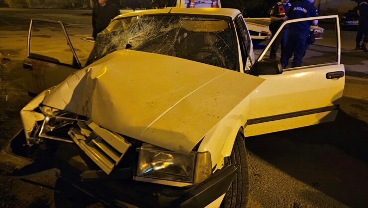 Tarsus’ta otomobil duvara çarptı, askere gideceği gün 1 kişi öldü