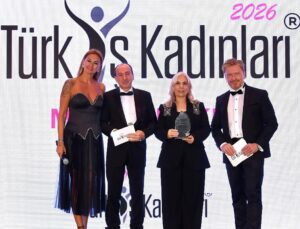 Türk İş Kadınları Plaket Töreni’nde ödüller sahiplerini buldu