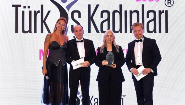 Türk İş Kadınları Plaket Töreni’nde ödüller sahiplerini buldu
