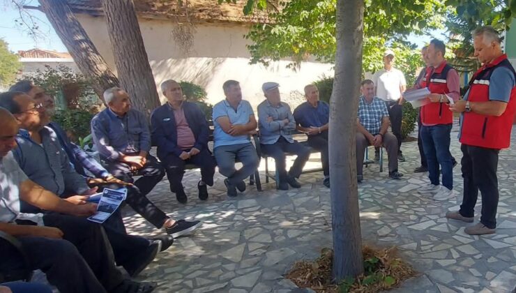 Uşak’ta tarım ekipleri köylerde üreticilere hayvansal üretime ilişkin bilgi veriyor