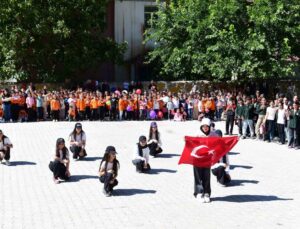 Van Çatak’ta İlköğretim Haftası Atatürk İlkokulu’nda düzenlenen programla başladı