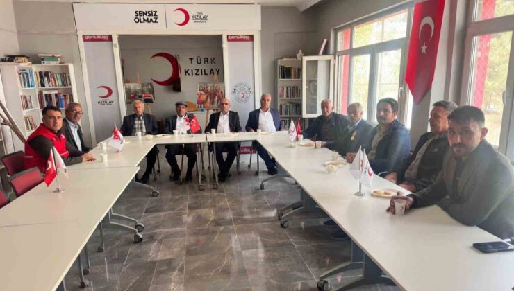 Van Muradiye’de gaziler, 19 Eylül Gaziler Günü’nde Kızılay Şubesi’nde ağırlandı