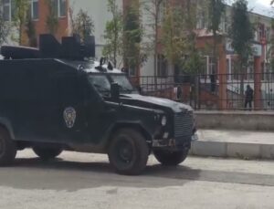 Van Tuşba’da okula pompalı tüfek getiren öğrencinin silahı öğretmenlerce alındı