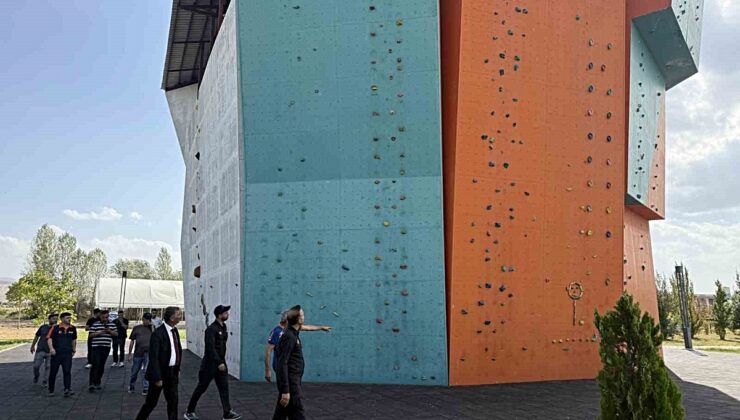 Van ve Bitlis AFAD müdürleri, 2026’daki bölgesel kamp alanını Edremit’te inceledi