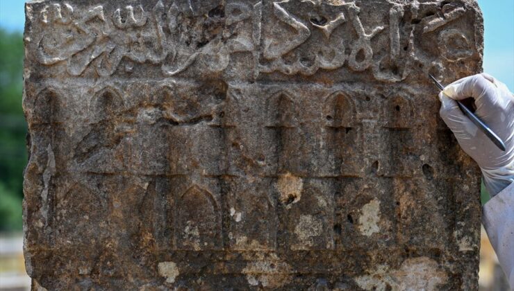 Van’da 700 Yıllık Mezar Taşında Yeni Usta İzi