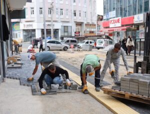 Vezirköprü’de sokak iyileştirme çalışmaları devam ediyor