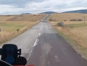 Yozgat Kadışehri’de sürücü, yol durumunu anlatırken kazayı cep telefonuyla kaydetti