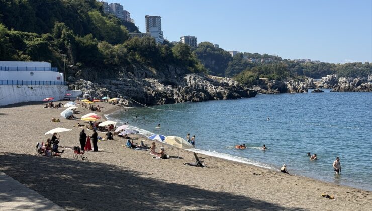 Zonguldak’ta sezon bitişiyle kapanan plaj yoğun talep üzerine yeniden açıldı
