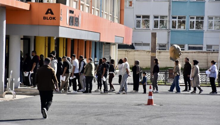 1 milyon 593 bin adayın başvurduğu 2026-KPSS ön lisans oturumu başladı