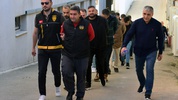 76 kaza kurgulayıp 17 sigorta şirketini dolandırdılar! Adana merkezli operasyonda 80 şüpheli adliyede