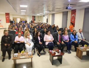 Adana’da meme kanseri etkinliğinde Türkiye’de yılda 26 bin tanıya dikkat çekildi