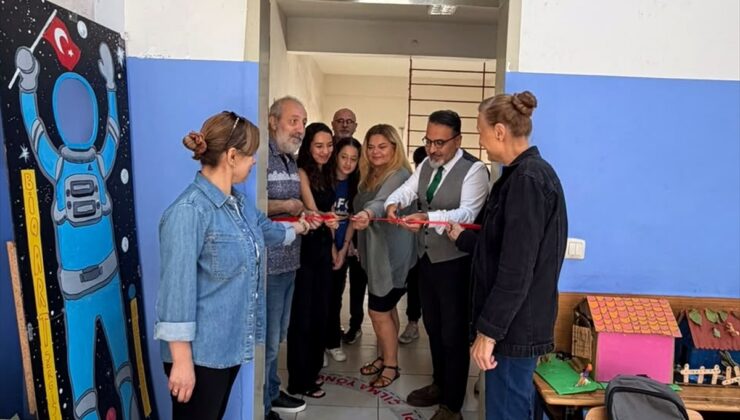 Adana’da öğrencilerin “yaşam ve sanat” temalı tasarımları sergilendi