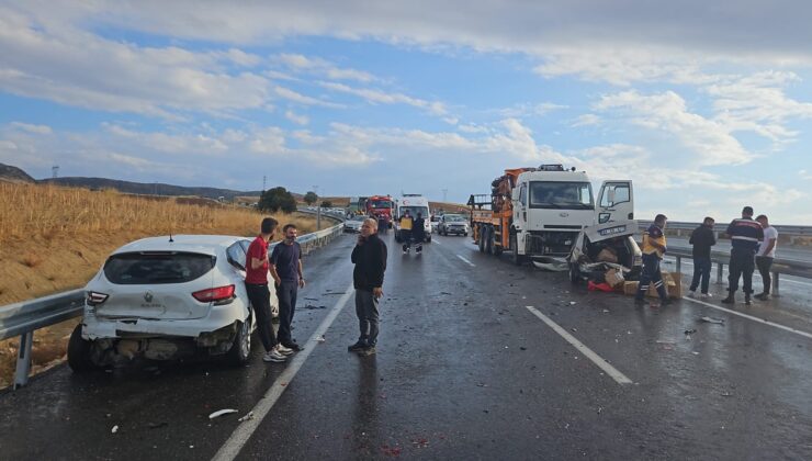 Adıyaman Gölbaşı’nda 4 araçlı zincirleme kazada 7 kişi yaralandı
