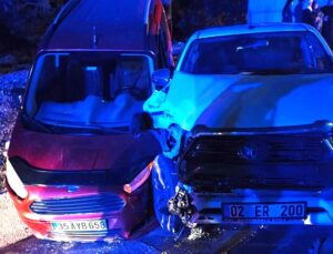 Adıyaman Kahta’da iki hafif ticari araç çarpıştı, 4’ü çocuk 8 kişi yaralandı