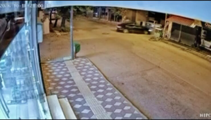 Adıyaman Kahta’da otomobil motosikletle çarpıştı, 1’i ağır 2 yaralı, kaza kamerada