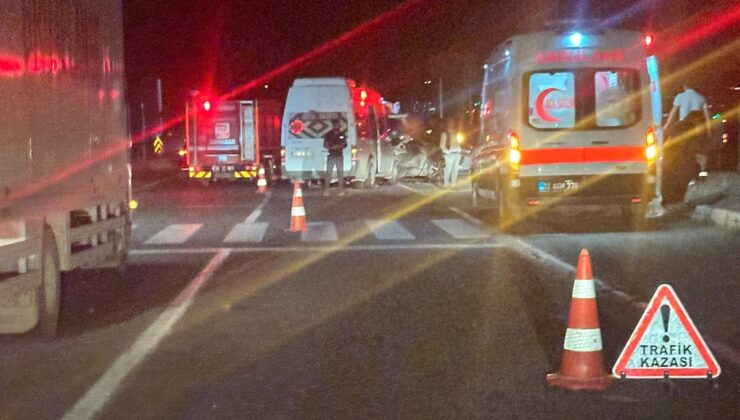 Adıyaman’da tarım işçilerini taşıyan minibüs ile otomobil çarpıştı, 15 kişi yaralandı