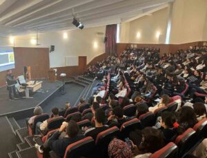 Afyon Kocatepe Üniversitesi’nde öğrencilere Narko Gençlik Eğitimi verildi