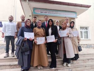 Afyonkarahisar Bolvadin’de Ulusal Kalite Etiketi alan öğretmenlere belgeleri verildi