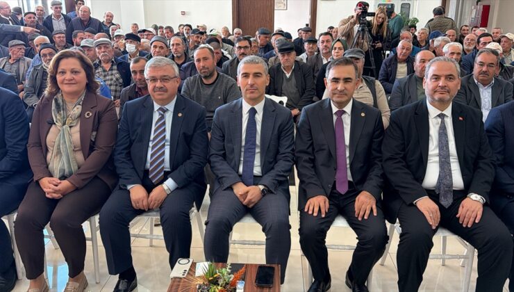 Afyonkarahisar’da 296 çiftçiye 54 bin kilo buğday tohumu dağıtıldı