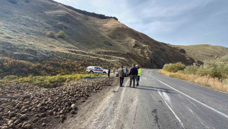 Ağrı Patnos-Tutak karayolunda pancar yüklü tır şarampole yuvarlandı, sürücü yaralandı