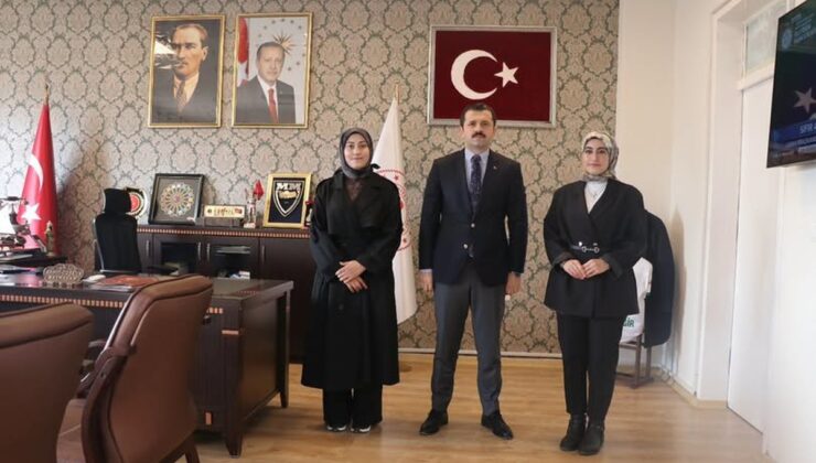 Ağrı Tutak Kaymakamı Coşkun, en çok kitap okuyan öğrenciyi makamında kabul etti