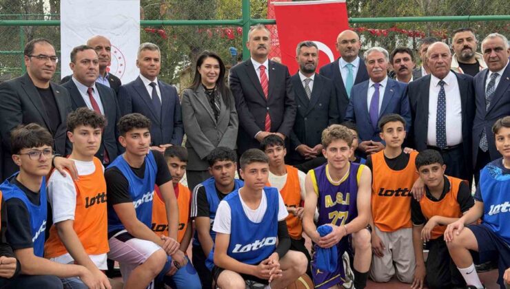 Ağrı’da türkü evi ve göleti de bulunan Ahmed-i Hani Kültür Parkı hizmete açıldı