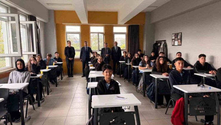 Akçakoca Kaymakamı Uzan, Süha Güven Turizm Lisesi öğrencileriyle sohbet etti