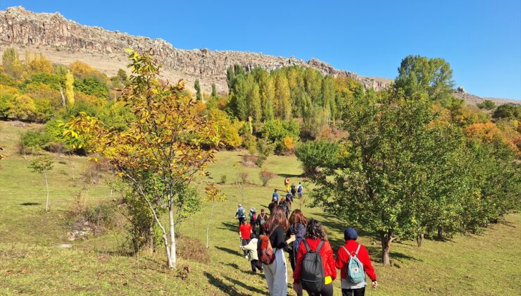 AKUD, Tuzluca’daki Üçkaya Vadisi’nde 45 doğaseverle 11 kilometrelik yürüyüş yaptı