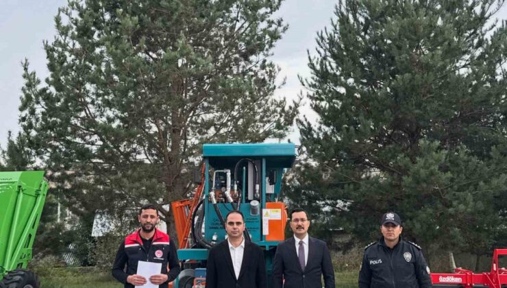 Akyaka’da tarımsal üretim için 4 farklı makine çiftçilerin kullanımına sunuldu